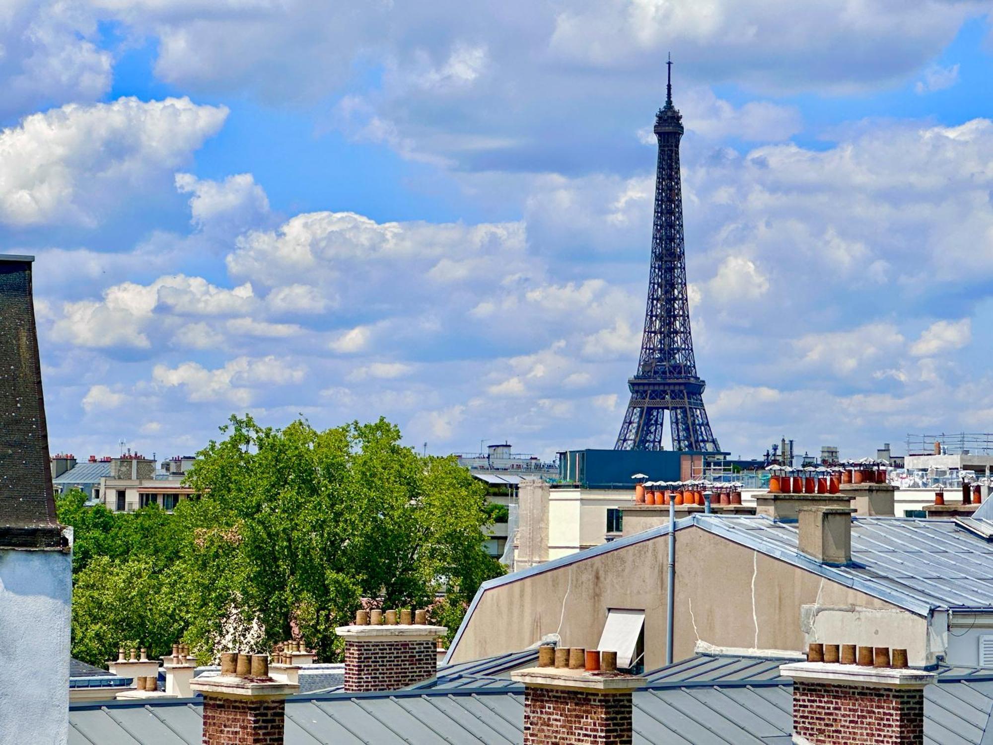 Ferienwohnung Eiffel Tower view + terrace Saint Germain des Pres Paris Exterior foto
